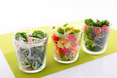 Taze ve lezzetli sebze salatası