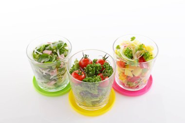 Taze ve lezzetli sebze salatası