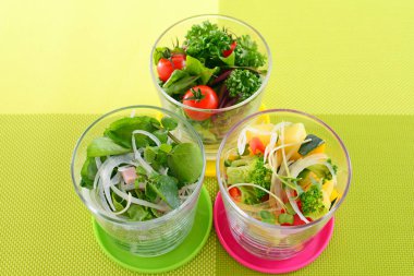 Taze ve lezzetli sebze salatası