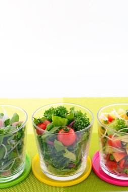 Taze ve lezzetli sebze salatası