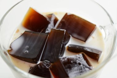 Süt ile lezzetli kahve jöle