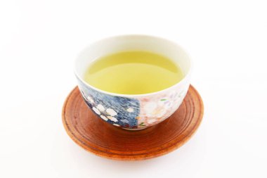 Japon yeşil çay beyaz arka plan üzerinde