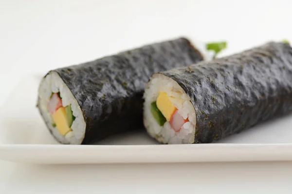 Sushi Gulung Lezat Piring — Stok Foto