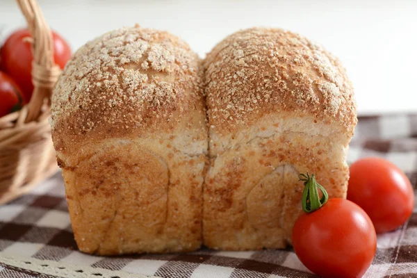 Хліб Вишневими Помідорами — стокове фото