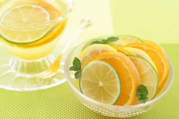 Een Kopje Thee Met Citrusvruchten — Stockfoto