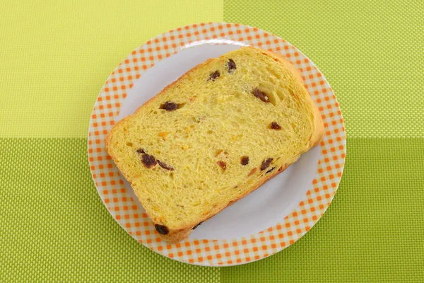 Plaka üzerinde lezzetli ekmek