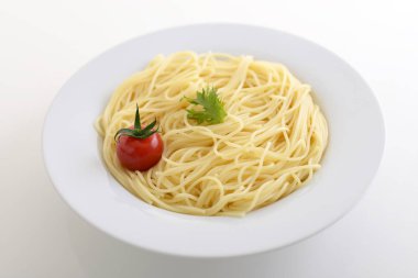 Lezzetli makarna bir tabak içinde