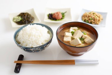 Miso çorbası, pirinç ve garnitür ile lezzetli breakfast