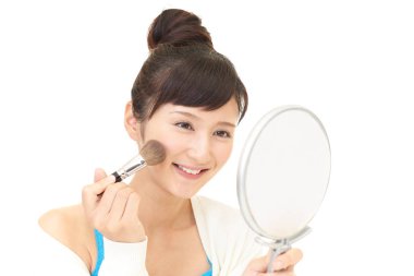 Güzel bir genç kadın olarak makyaj