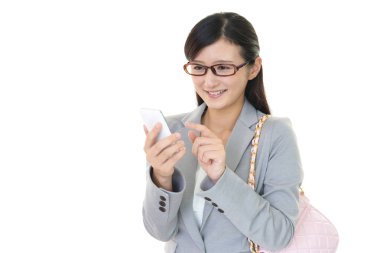 İş kadını seyir akıllı telefon