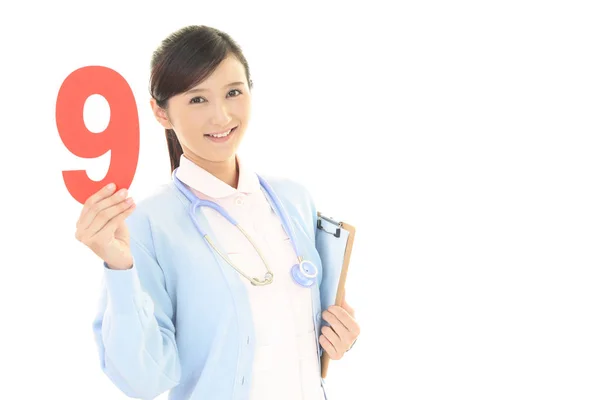 微笑的女护士与数字 — 图库照片