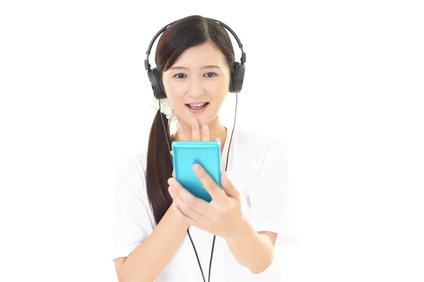 Mujer Escuchando Música — Foto de Stock