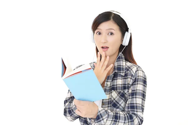 Mujer Escuchando Música —  Fotos de Stock