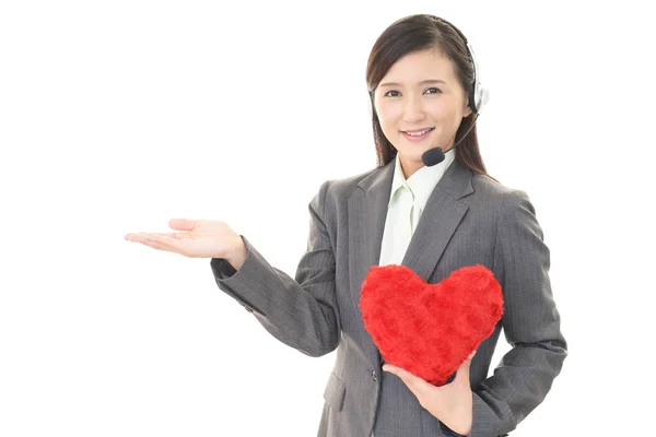 Operador Call Center Sorridente Com Coração Vermelho — Fotografia de Stock