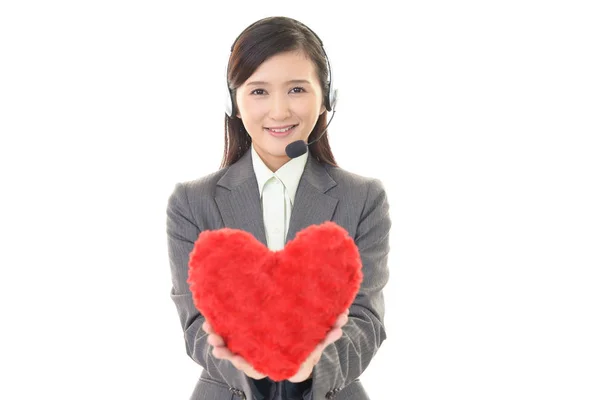 Operador Call Center Sorridente Com Coração Vermelho — Fotografia de Stock