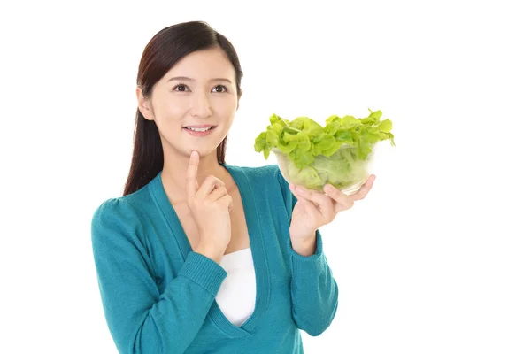 Mulher Comendo Salada Legumes Frescos — Fotografia de Stock