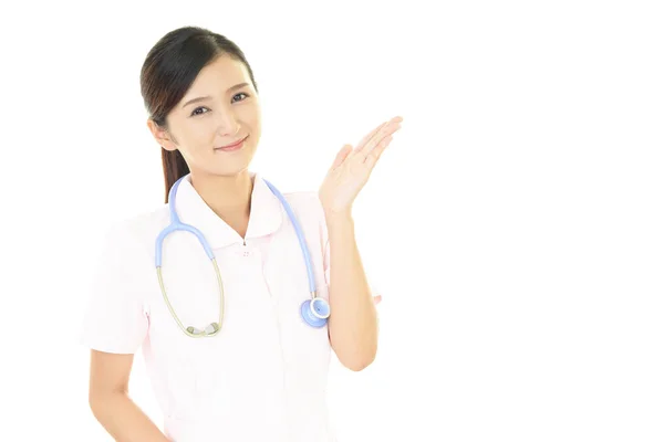 Χαμογελώντας Θηλυκό Νοσοκόμα Που Απομονώνονται Λευκό Φόντο — Φωτογραφία Αρχείου