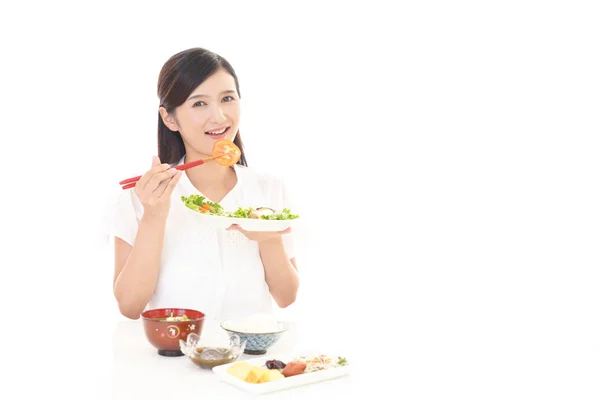 Mulher Que Gosta Comida Japonesa — Fotografia de Stock