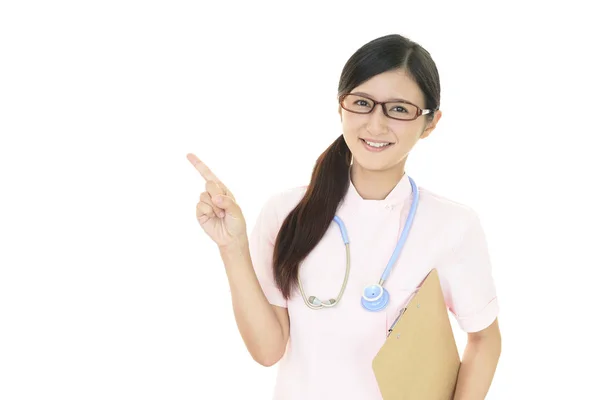 Jonge Vrouwelijke Verpleegster Wijzen — Stockfoto