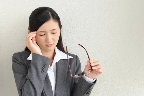 Geschäftsfrau Hat Kopfschmerzen — Stockfoto