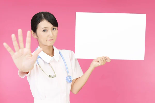 Θηλυκό Νοσοκόμα Κάνοντας Σήμα Στοπ — Φωτογραφία Αρχείου