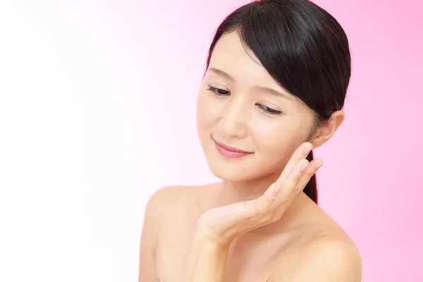 Jeune Femme Avec Peau Santé Visage — Photo