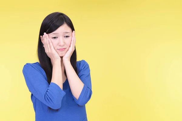 Frau Die Besorgt Ist — Stockfoto