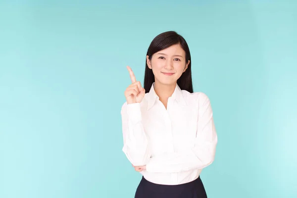 Frau Zeigt Mit Dem Finger — Stockfoto