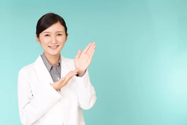 Smiling Asian Pharmacist Shows Way — Stock Photo, Image