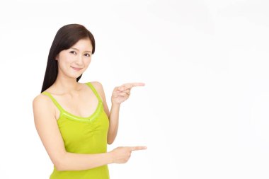 Parmakları ile işaret eden kadın