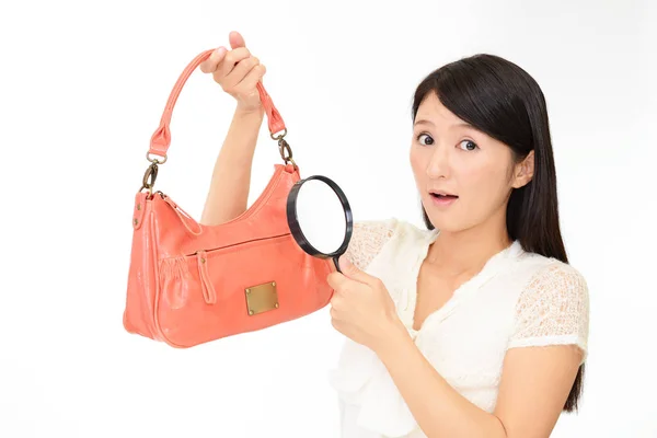 Mujer Asiática Sorprendida Con Una Bolsa — Foto de Stock