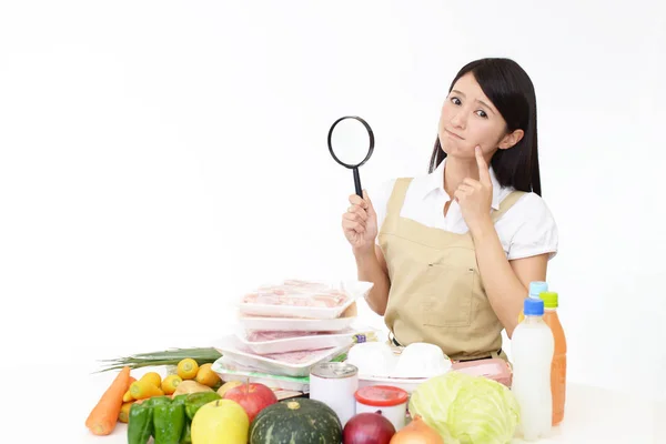 Unbehaglich Asiatisch Husewife Mit Kochen Zutaten — Stockfoto