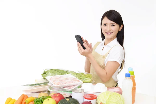 Sourire Asiatique Femme Foyer Avec Des Ingrédients Cuisine — Photo