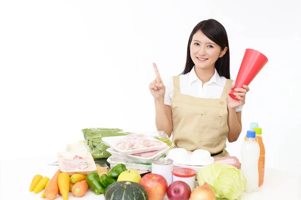 Sourire Asiatique Femme Foyer Avec Des Ingrédients Cuisine — Photo