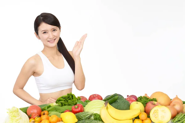 Ung Frisk Kvinna Med Frukt Och Grönsaker — Stockfoto