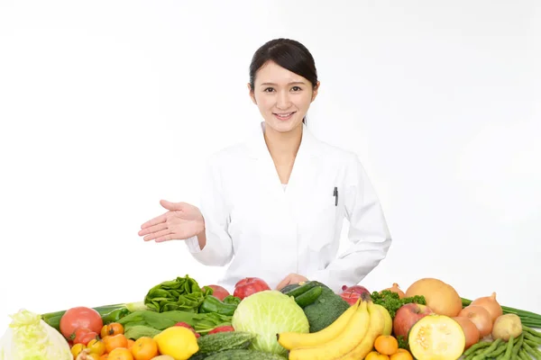 Dietista Registrado Sonriente Con Frutas Verduras — Foto de Stock