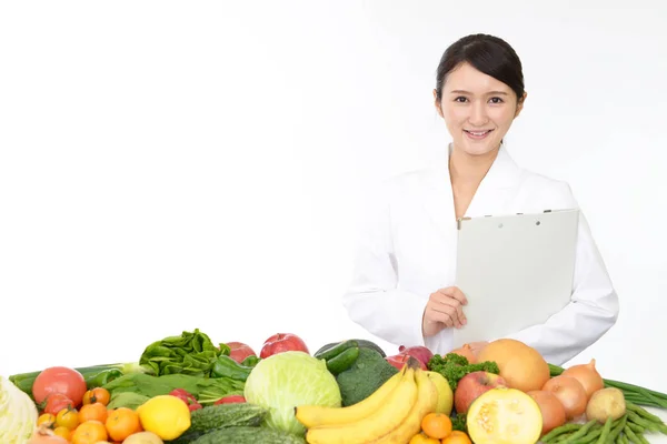 Bild Einer Anerkannten Ernährungsberaterin Mit Obst Und Gemüse — Stockfoto