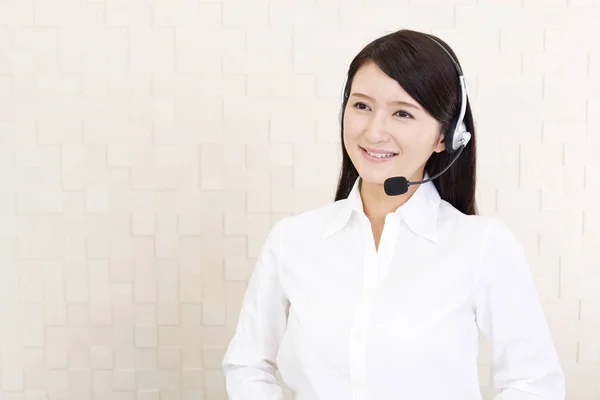 Operatore Call Center Sorridente — Foto Stock