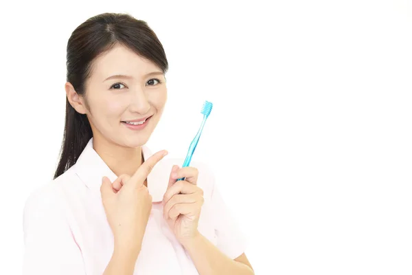 Sonriente Higienista Dental Señalando —  Fotos de Stock