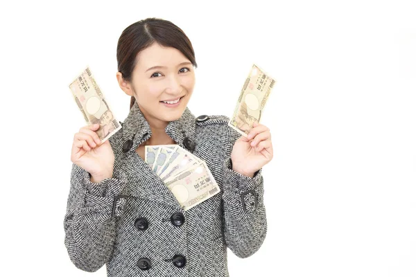 お金を持つ若い女性を笑顔 — ストック写真