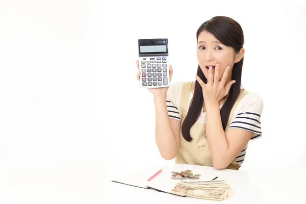 Mujer Decepcionada Con Una Calculadora —  Fotos de Stock