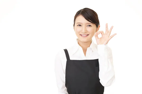 Uśmiechający Się Asian Kelnerka Białym Tle — Zdjęcie stockowe