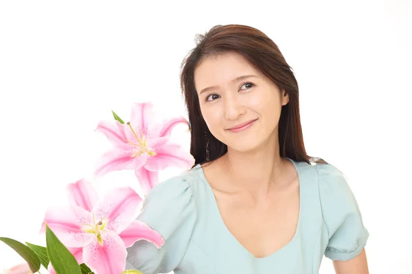 Mujer Joven Relajada Con Flores — Foto de Stock
