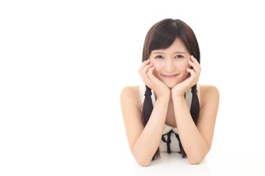 Beyaz arka plan üzerinde izole rahat genç kadın