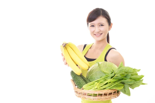 Donna Che Tiene Verdure Con Frutta — Foto Stock