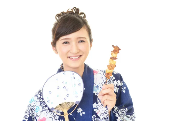 Uśmiechnięta Kobieta Kimono Japońskie Lato — Zdjęcie stockowe