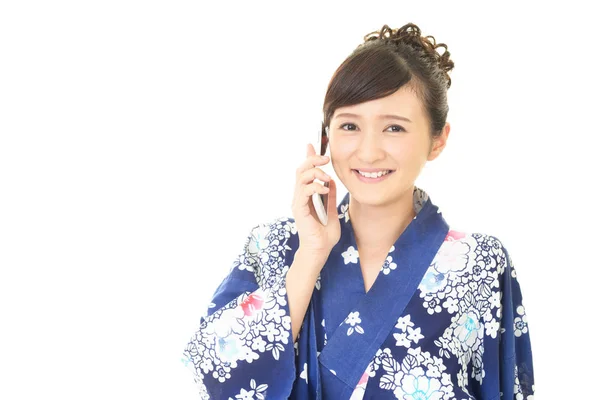 Mujer Japonesa Que Está Hablando Teléfono Inteligente —  Fotos de Stock