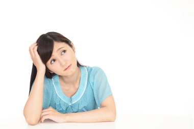 Asyalı kadın yorgun ve stresli hissediyor