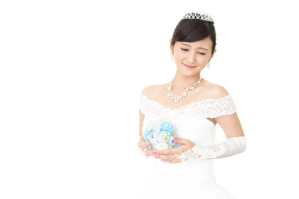 豪華なドレスで美しい魅力的な花嫁 — ストック写真