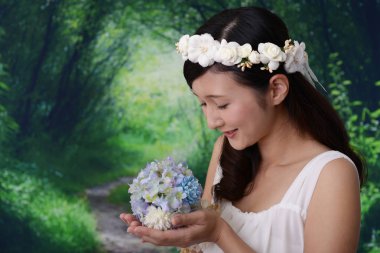 Gelinlik içinde güzel gelin